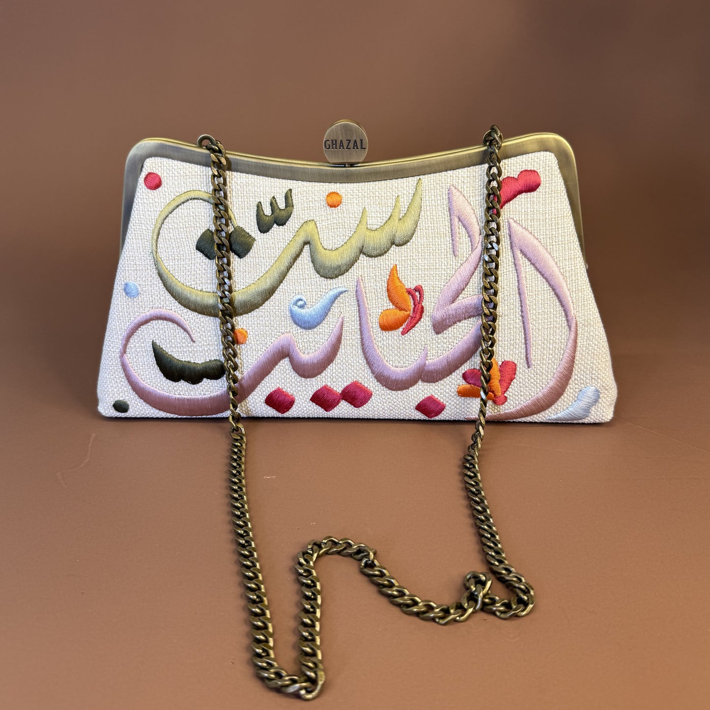 SETT EL HABAYEB CLUTCH