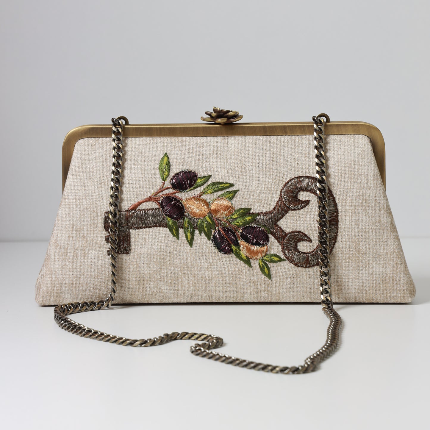 MOFTAH AL AAWDAH CLUTCH