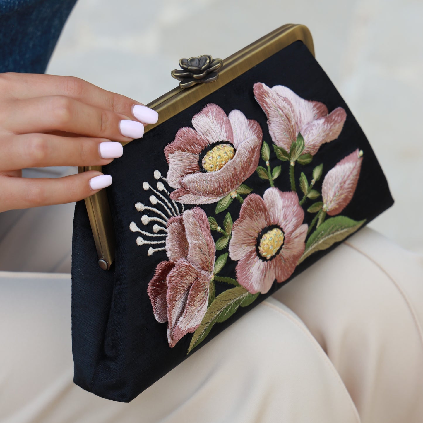 POPPY FLOWER CLUTCH