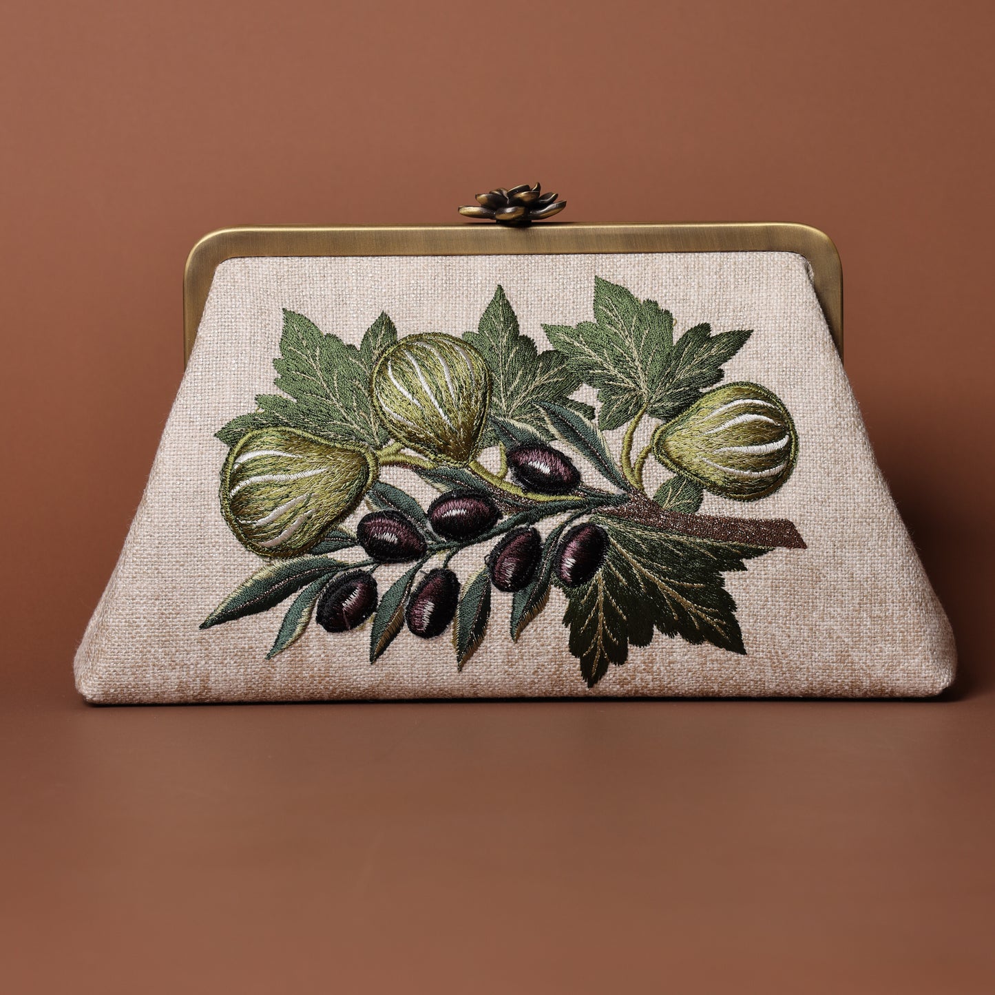 "والتين والزيتون" CLUTCH