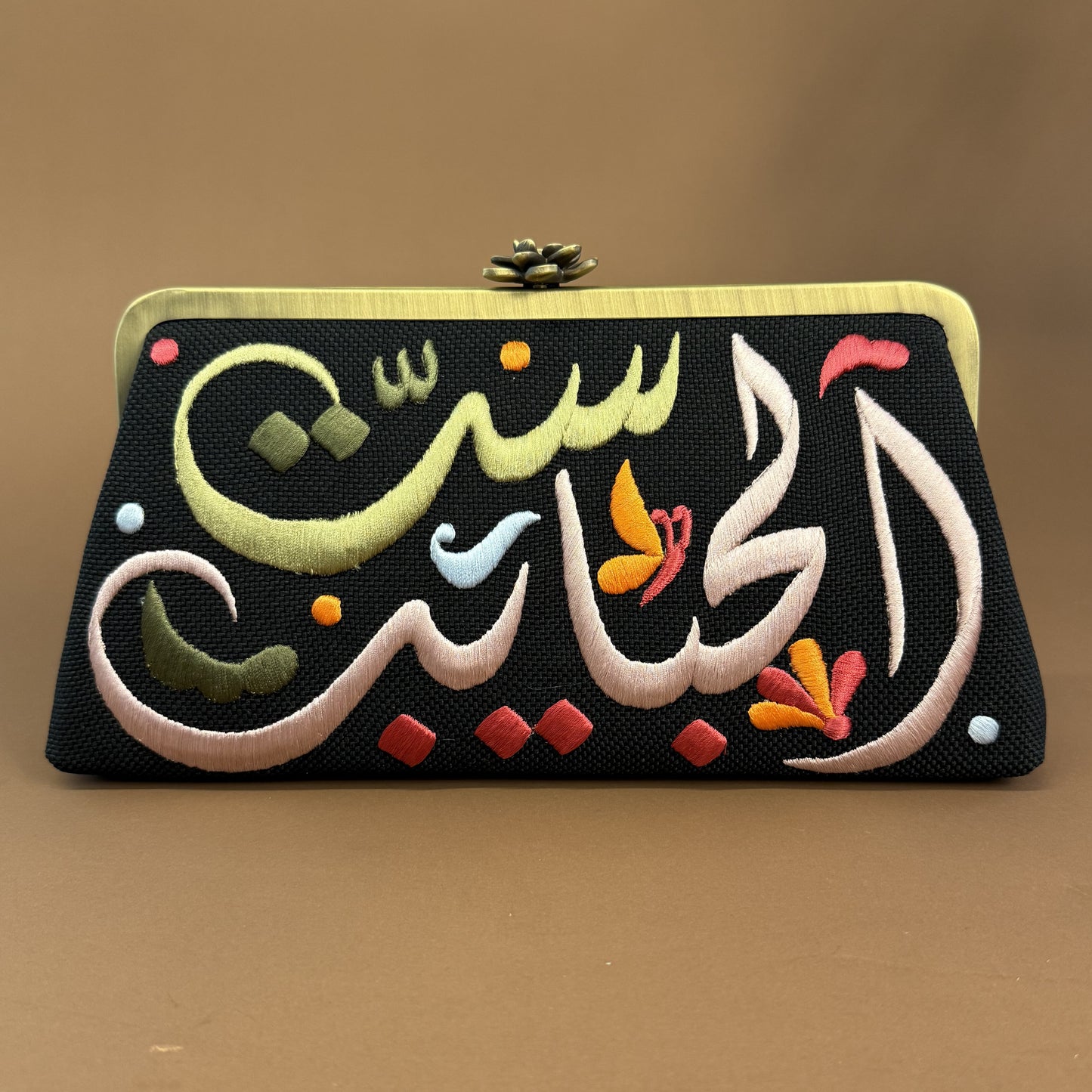 SETT EL HABAYEB CLUTCH