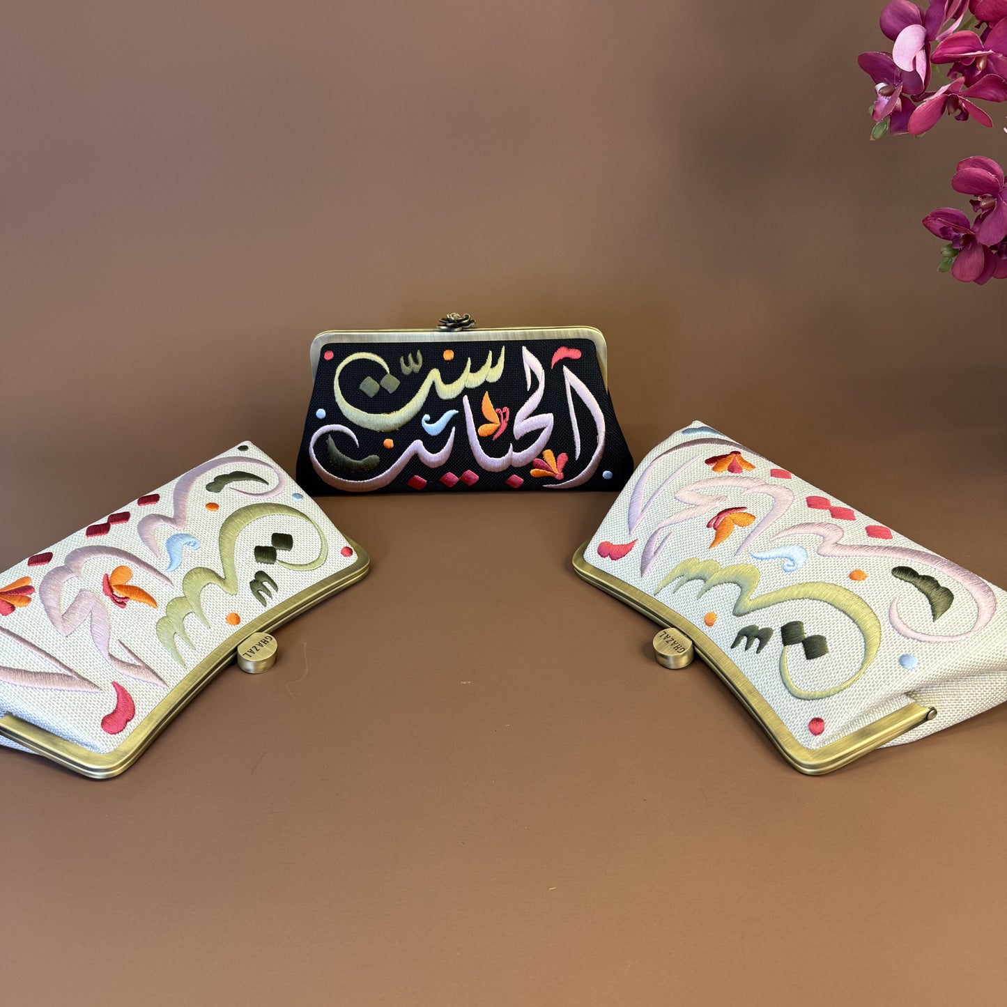 SETT EL HABAYEB CLUTCH