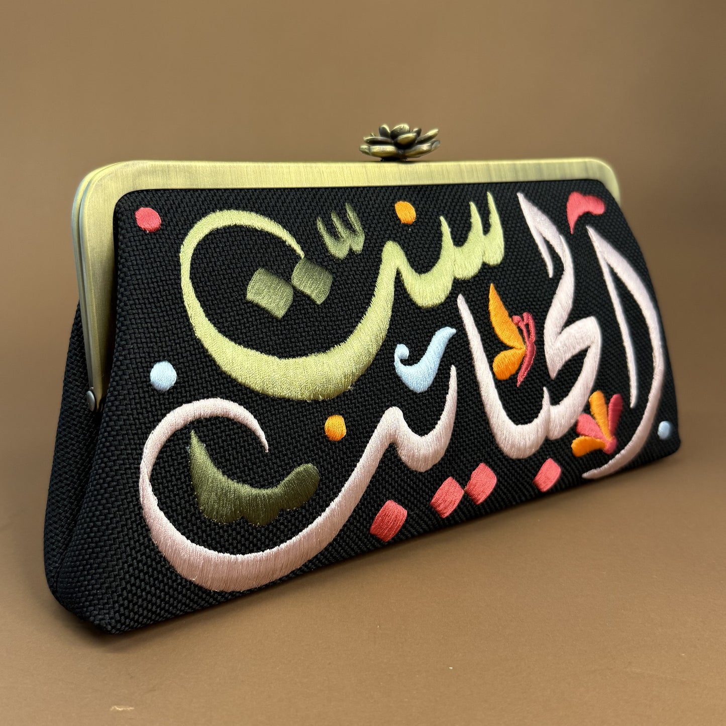 SETT EL HABAYEB CLUTCH