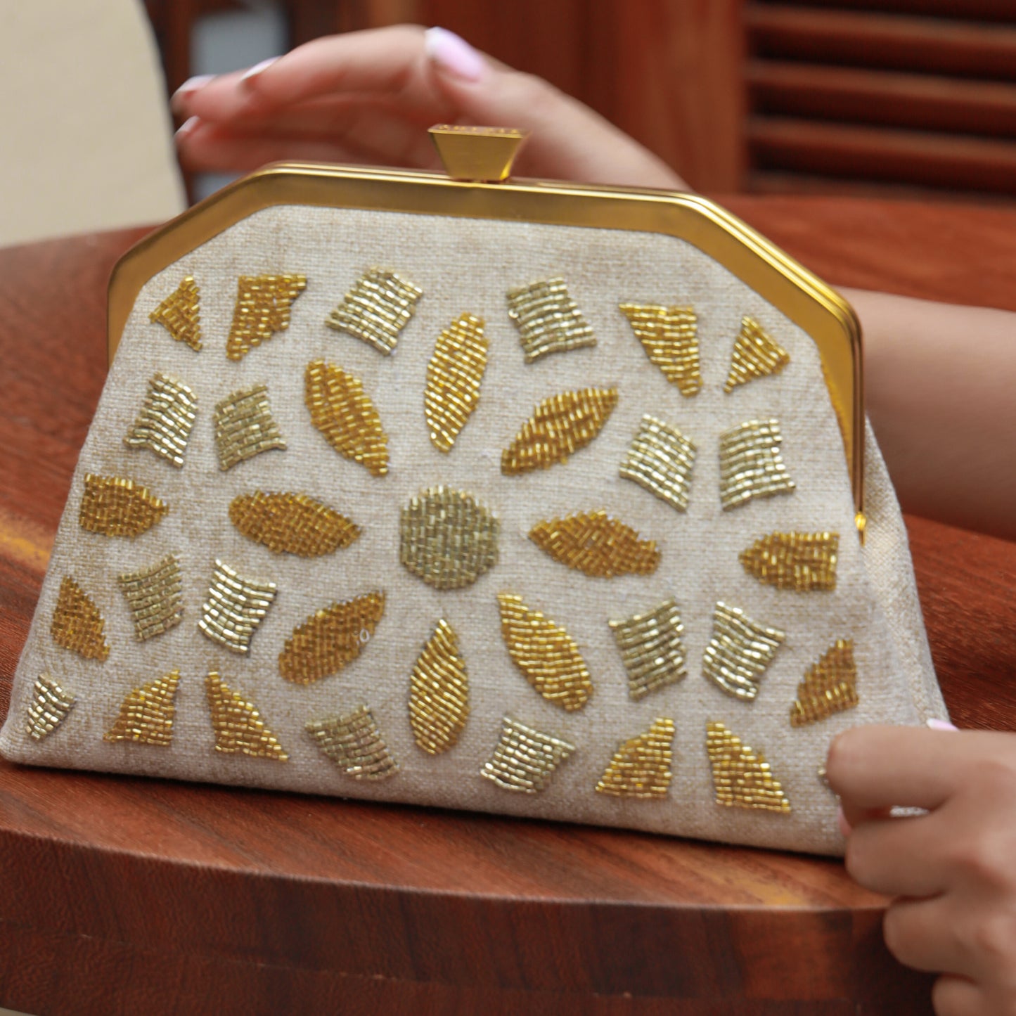 TRAPEZE ANDALUSIA CLUTCH