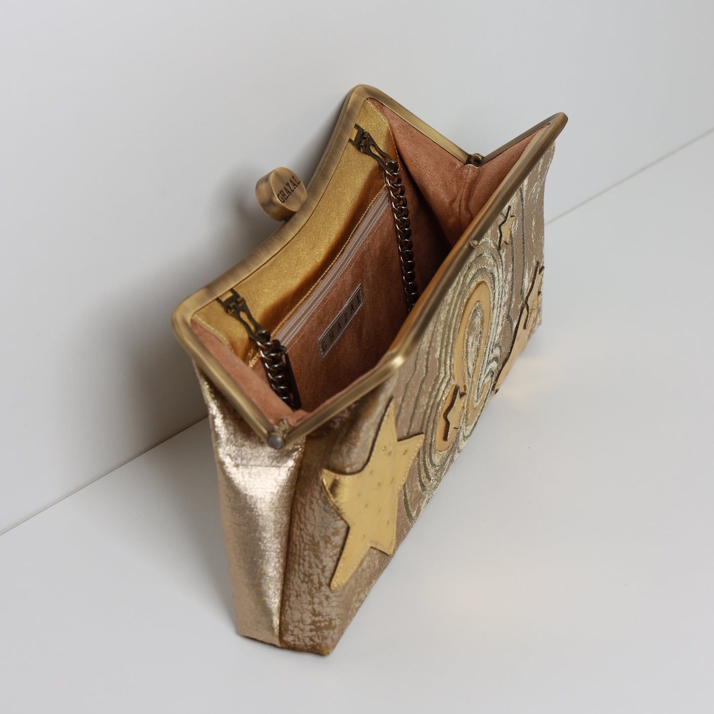 LEO - The Radiant Queen