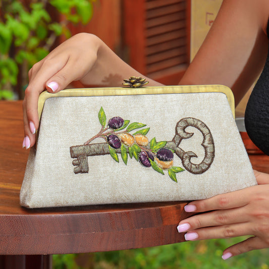 MOFTAH AL AAWDAH CLUTCH