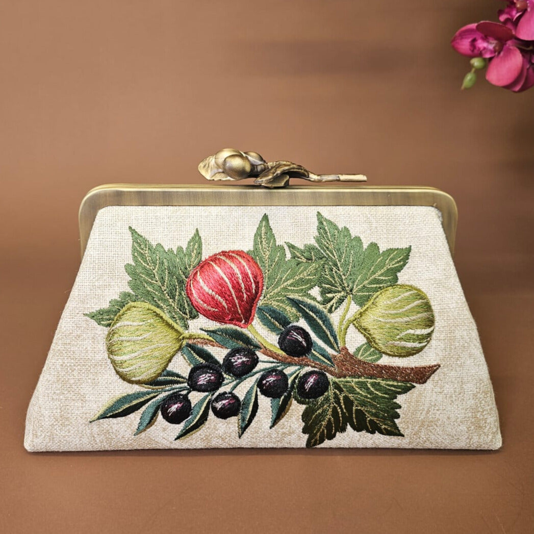 "والتين والزيتون" CLUTCH