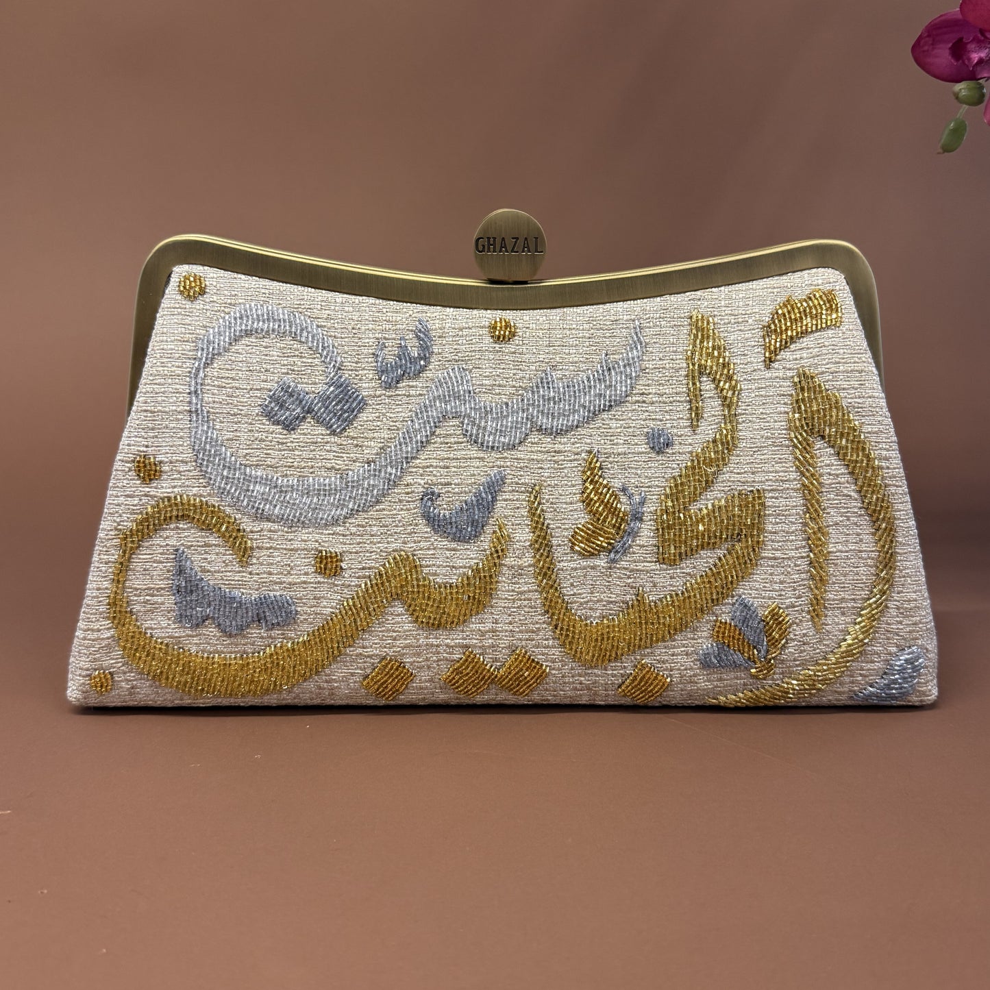 SETT EL HABAYEB CLUTCH