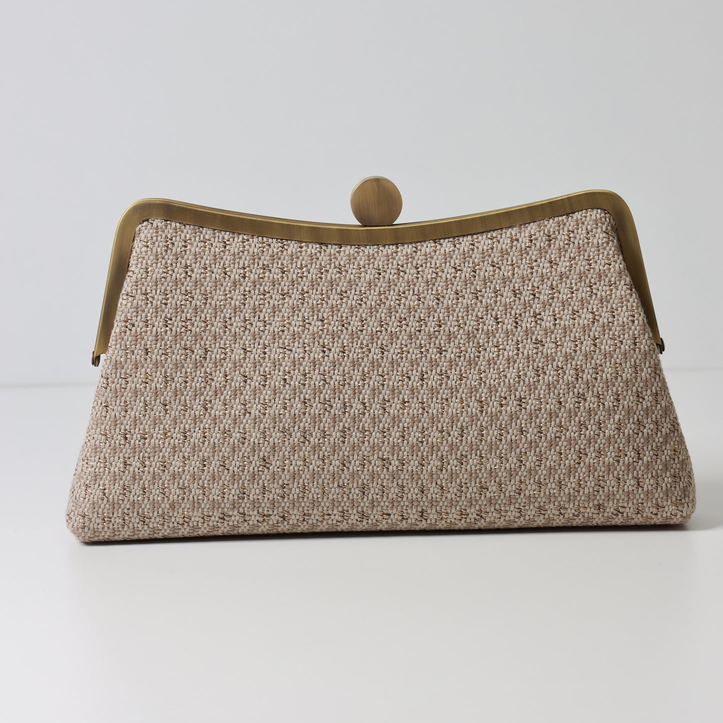 SETT EL HABAYEB CLUTCH