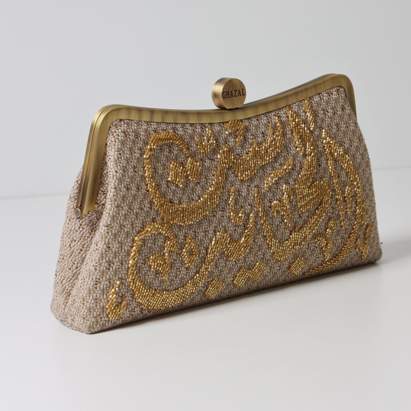 SETT EL HABAYEB CLUTCH